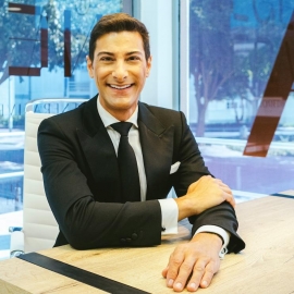 Dr. Roni Moya